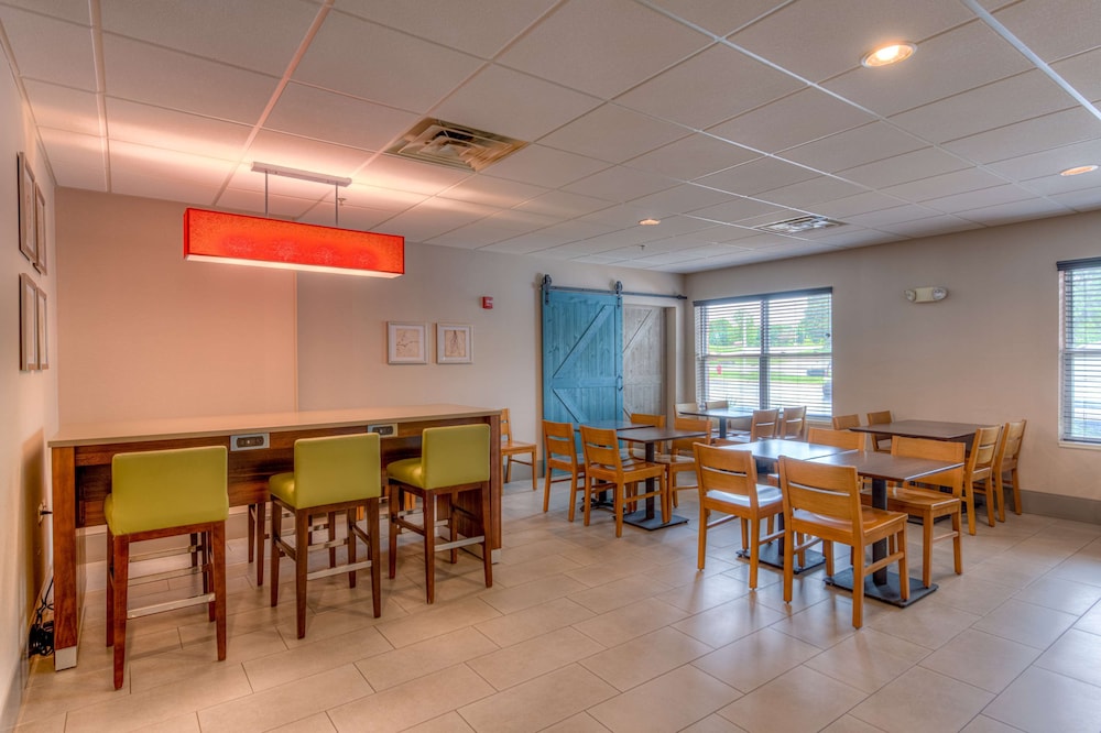Country Inn & Suites by Radisson, Crystal Lake, IL 31/42