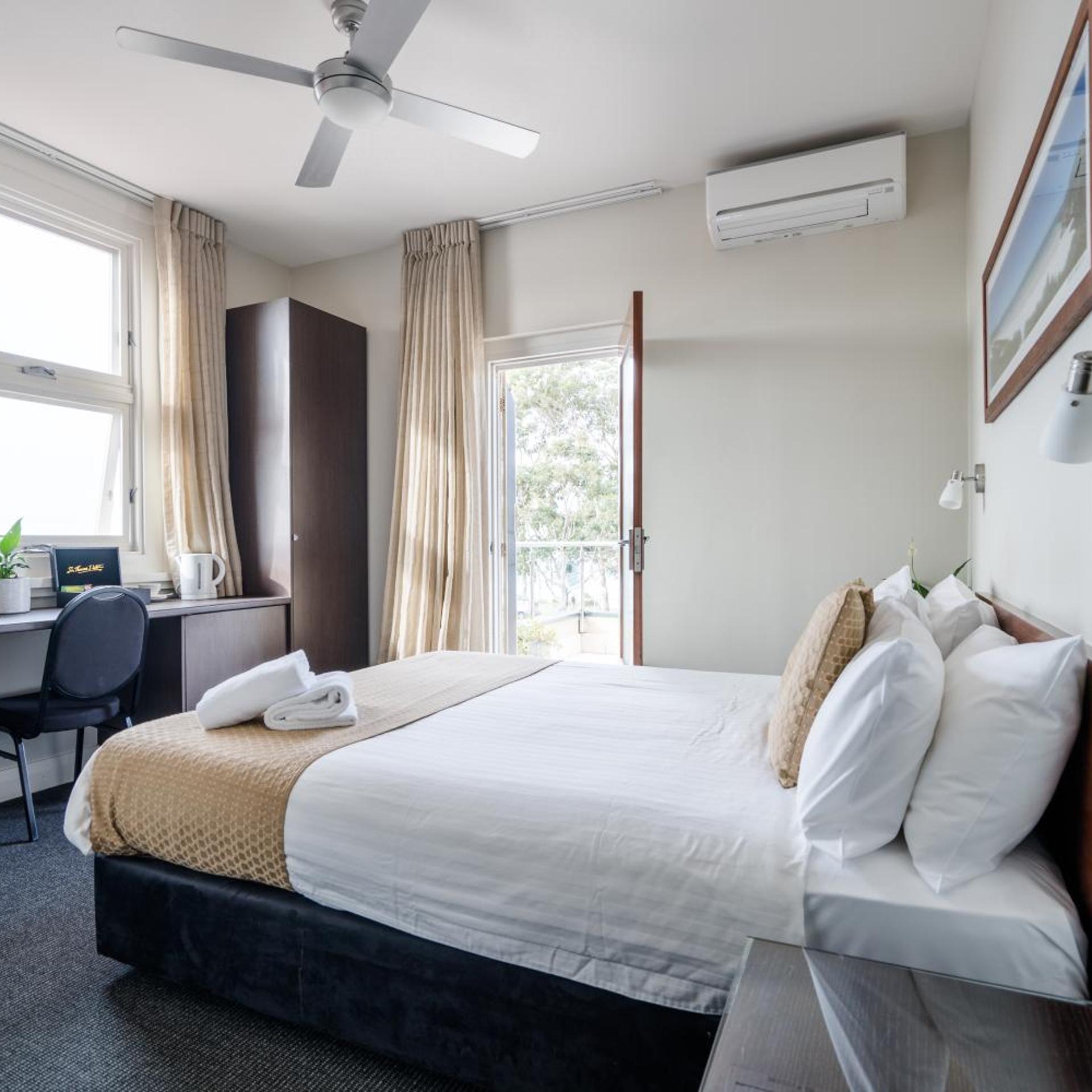 Room, Queen Bed, Ocean View, Balcony