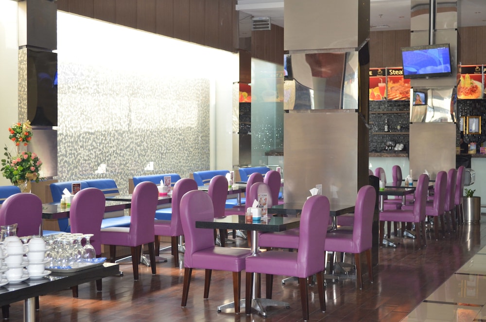 World Hotel Jakarta - Bandengan 35/50