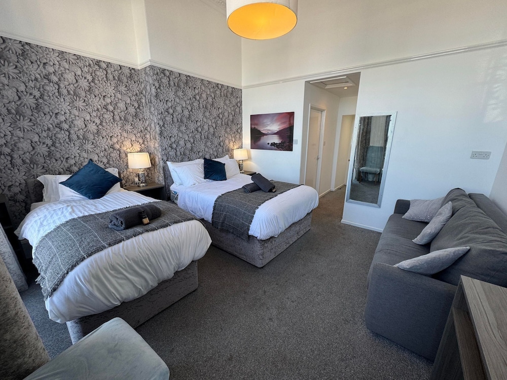 Gold, Family, 1 Double and 1 Single Bed, Sea View, Sofa
