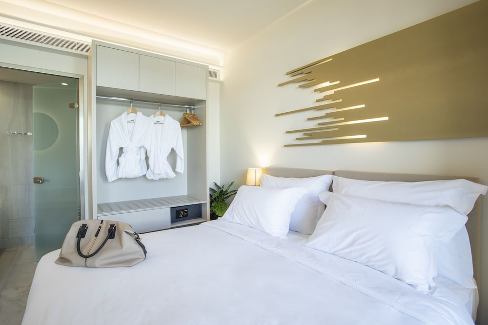 ROOM, ACCESSIBLE