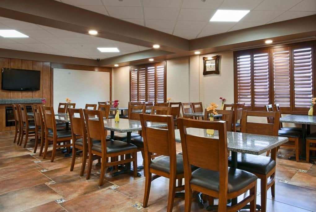Days Inn By Wyndham Redwater 17/25