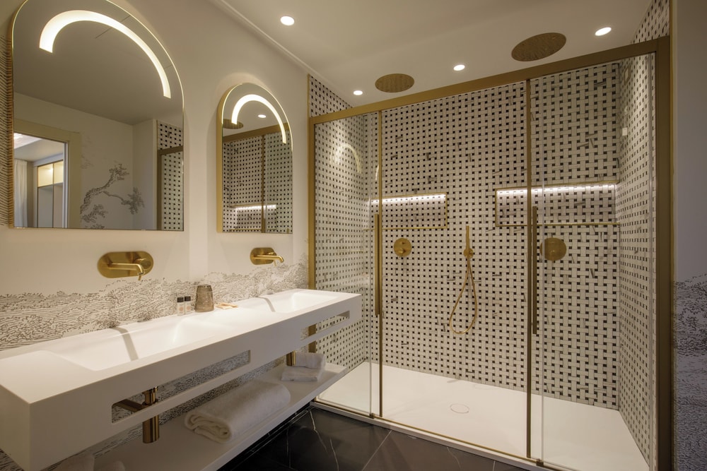 Ambasciatori Suite Hotel 110/110