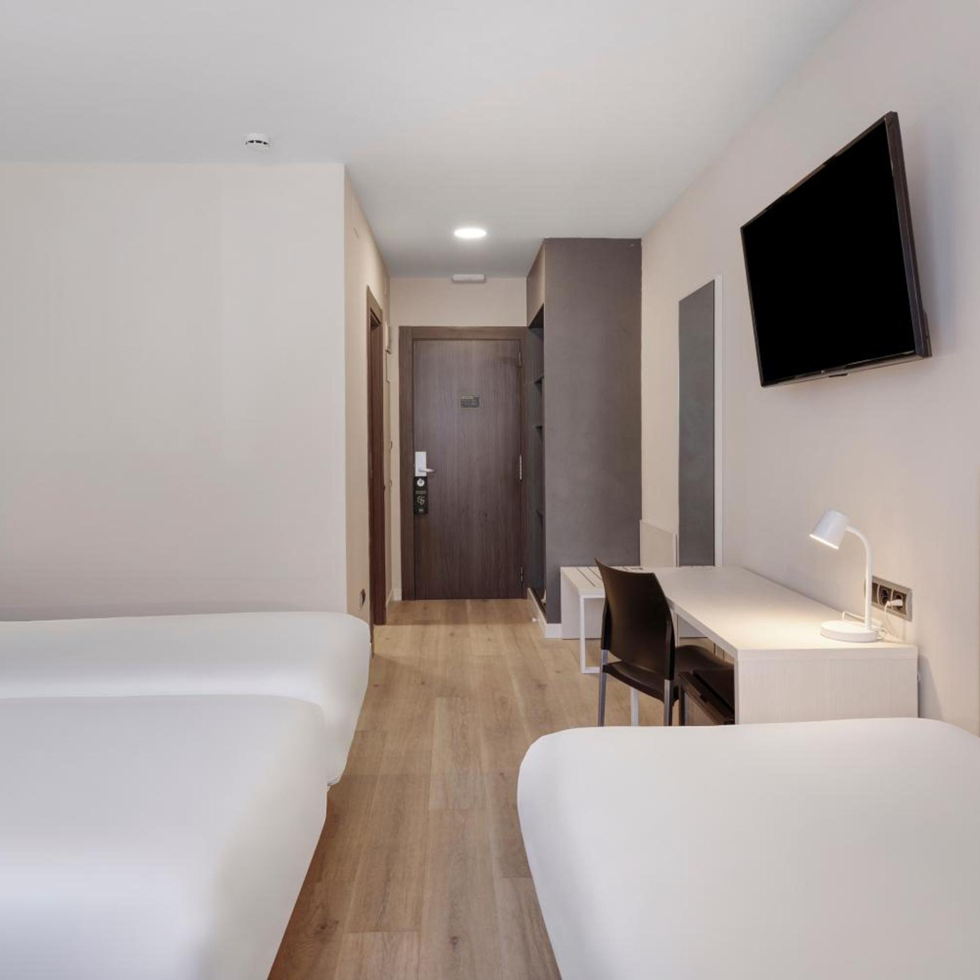 ROOM, TRIPLE