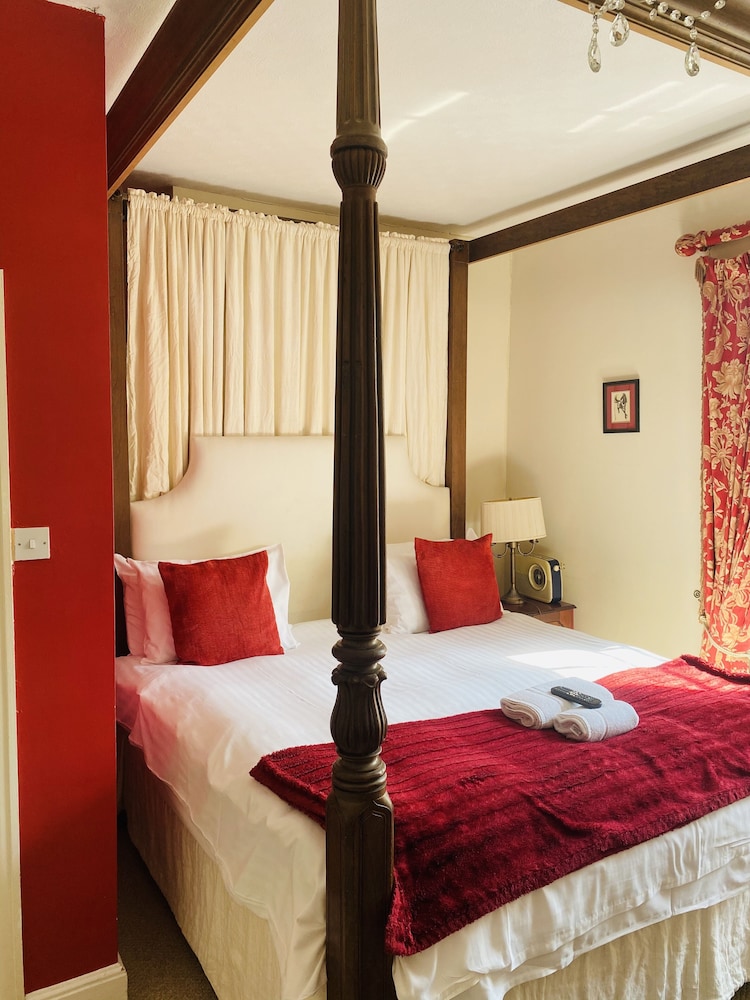The Old Court Hotel 6/41