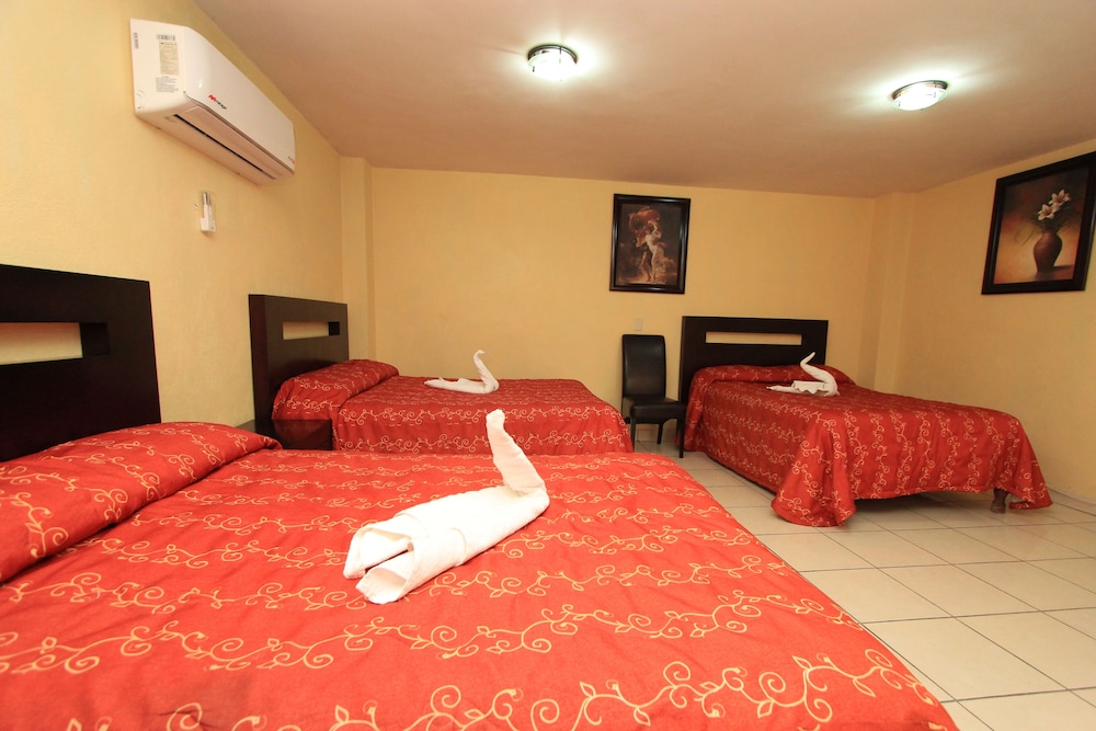HOTEL CONQUISTADORES 18/35