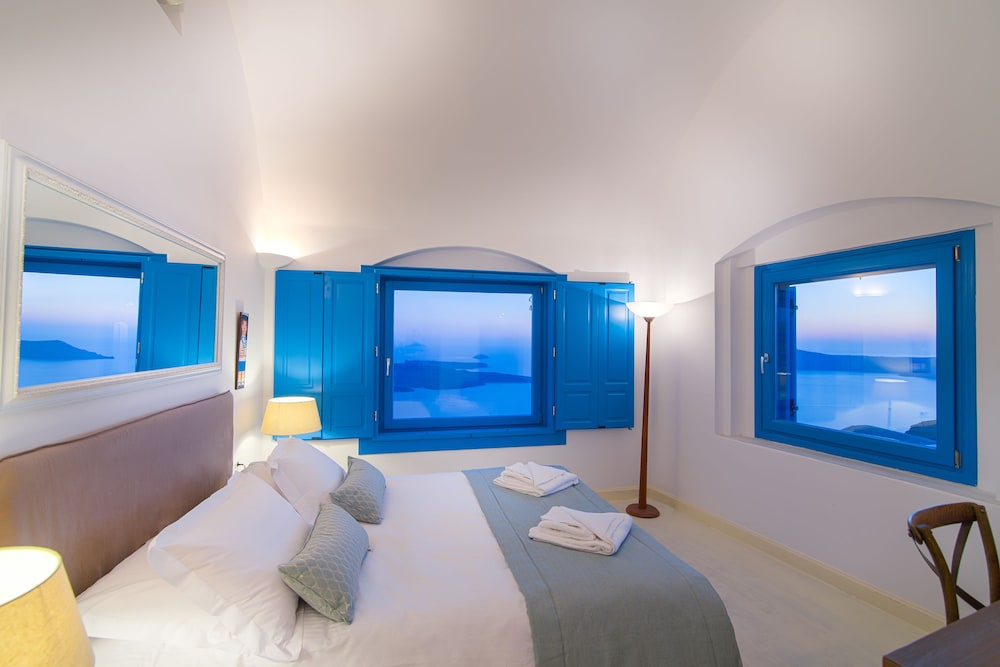 Aqua Luxury Suites 52/75
