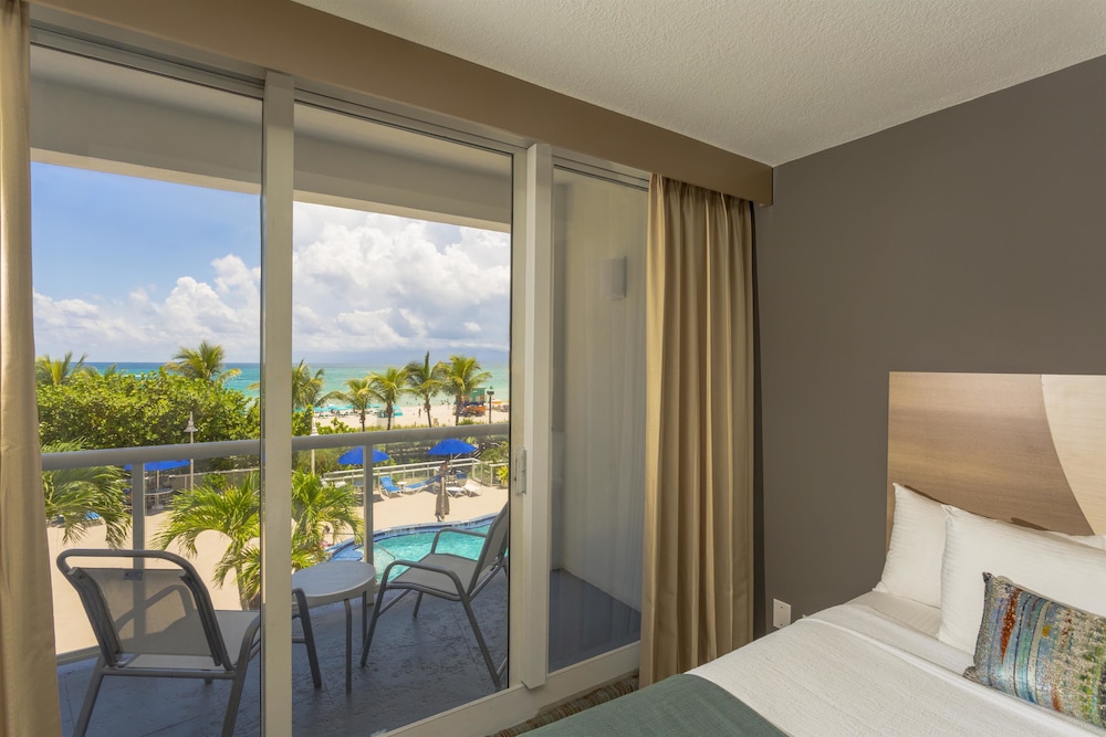 Best Western Plus Atlantic Beach Resort 28/44