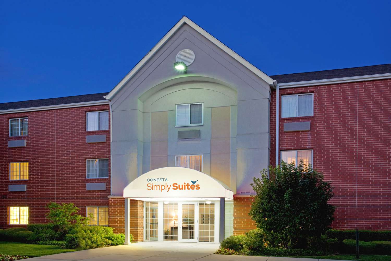 Sonesta Simply Suites Chicago Naperville 1/8