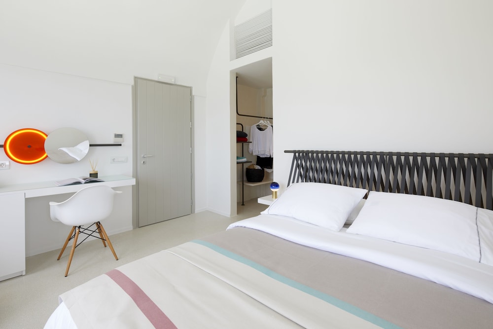 Alti Santorini Suites - Adults Only 12/39