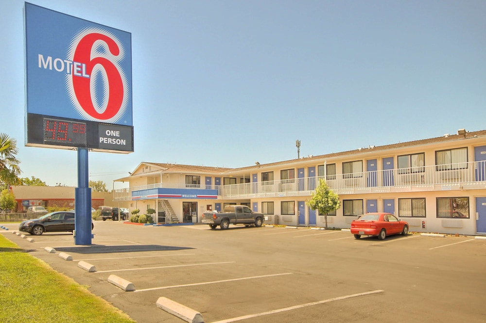 Motel6 Fresno - Blackstone North 26/28