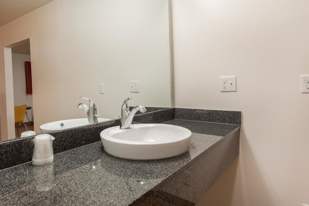 Motel6 Greenville, SC 55/60