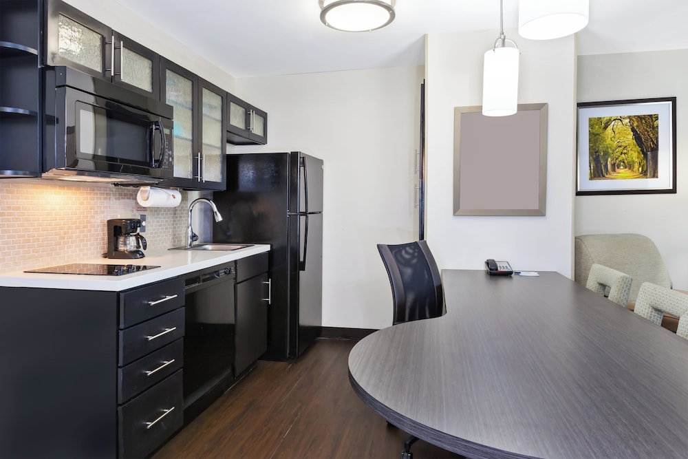 Candlewood Suites Huntersville Lake Norman Area 24/69