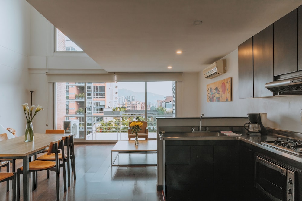 Travelers Apartamentos and Suites Orange Medellin 43/50