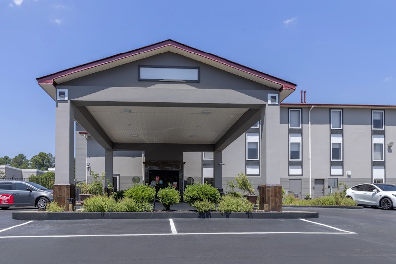 Red Roof Inn & Suites Clinton 3/37