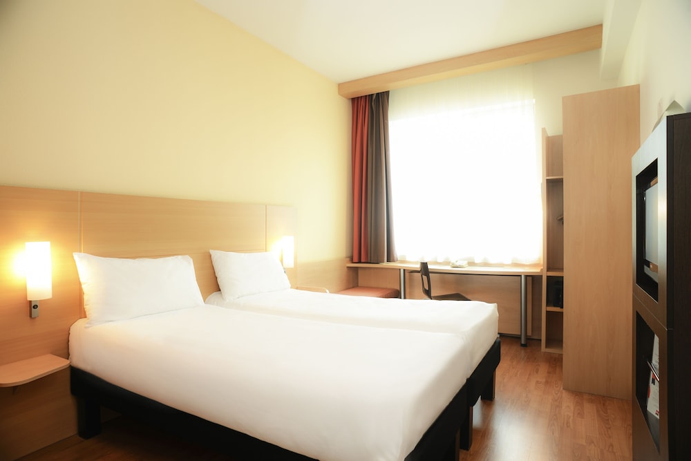 Ibis Warszawa Ostrobramska 26/60
