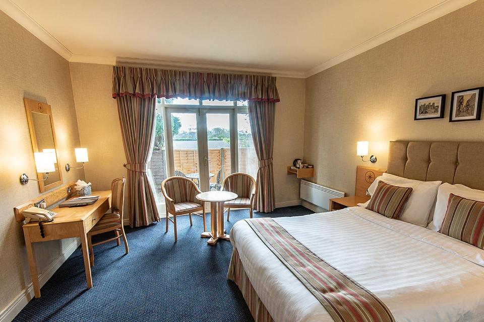 Room, Double or Twin Bed