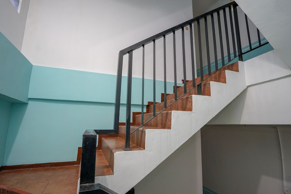 Super OYO 1844 Bravo Residence 28/39