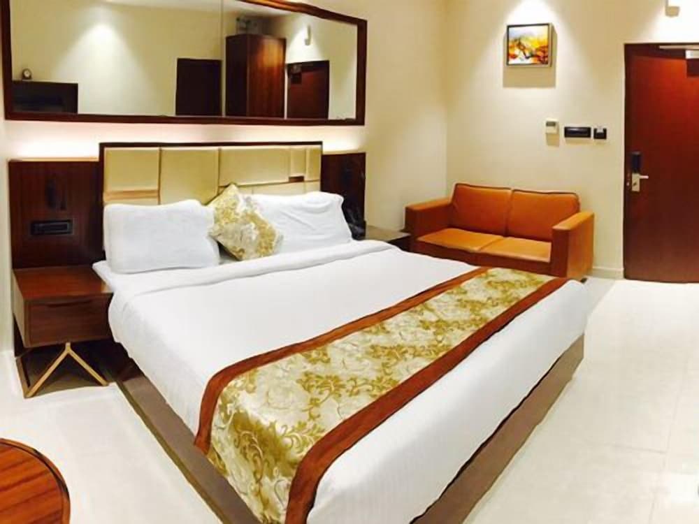 Vybrant Hotels 9/32