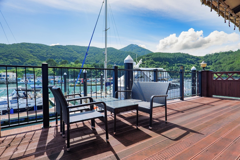 Hansan Marina Hotel Resort 33/63