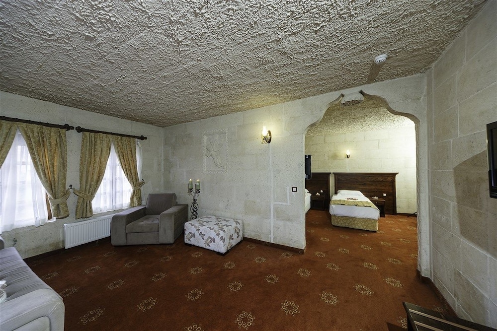 Dilek Kaya Hotel Special Class 33/71