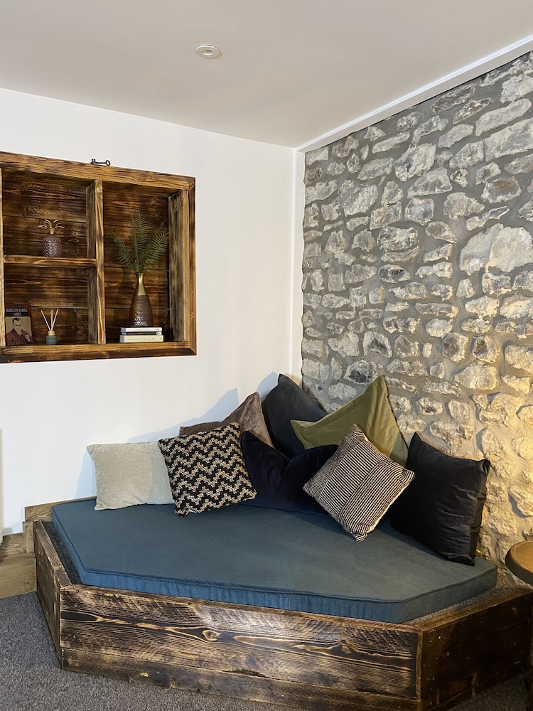 Monkton Court Hotel 40/50