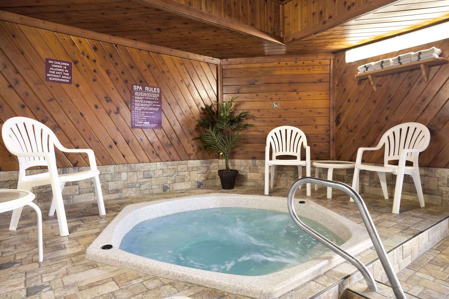 Days Inn by Wyndham Grand Forks Columbia Mall 6/10