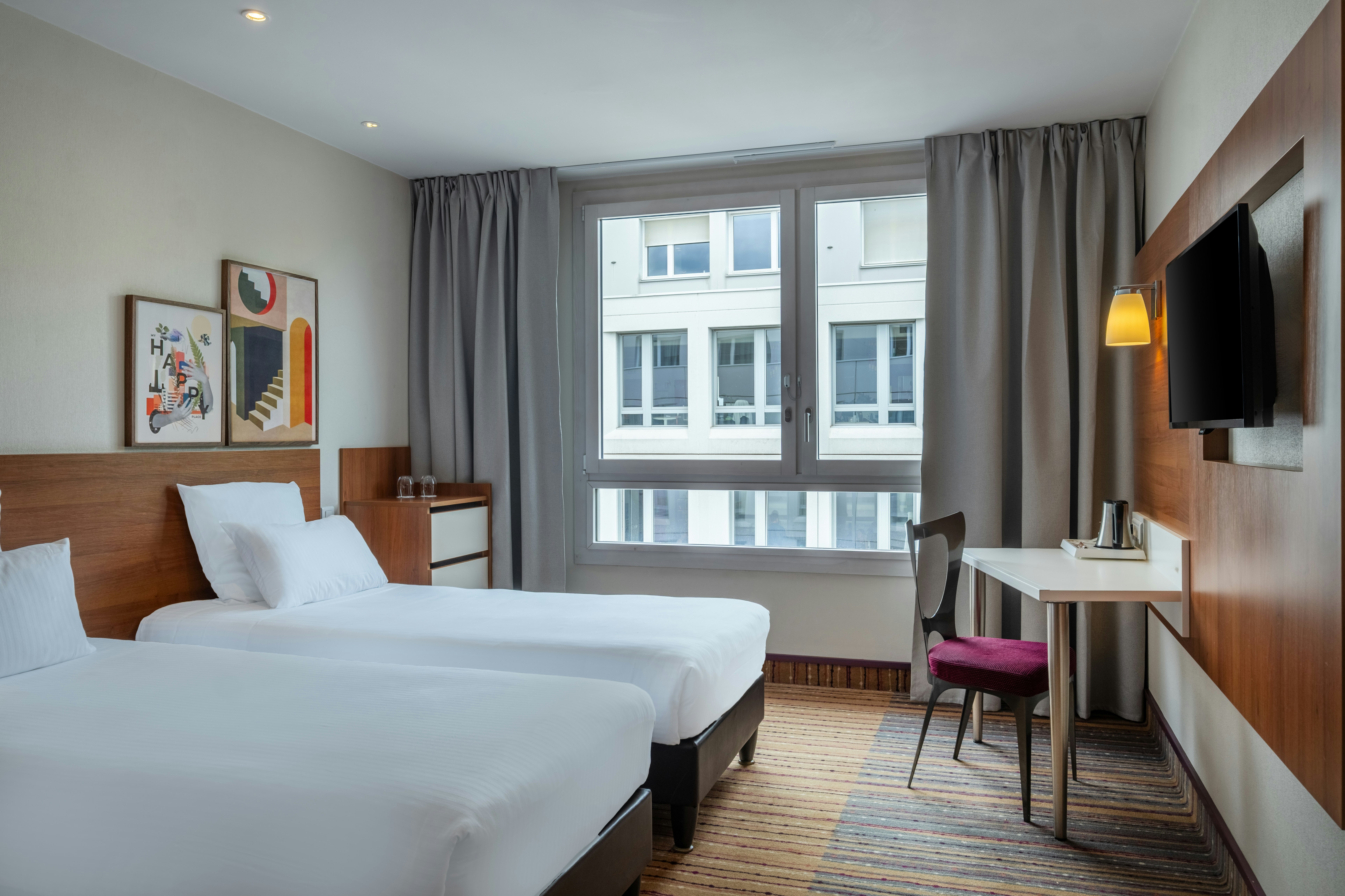 ROOM, TWIN BEDS