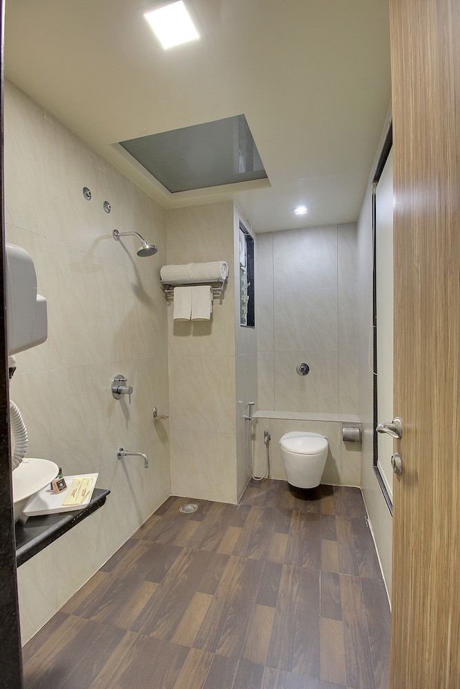 Hotel Sai Miracle 48/49