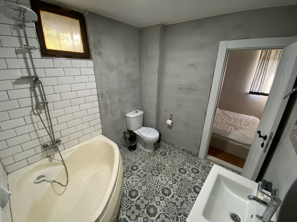 No 57 Suites 49/50