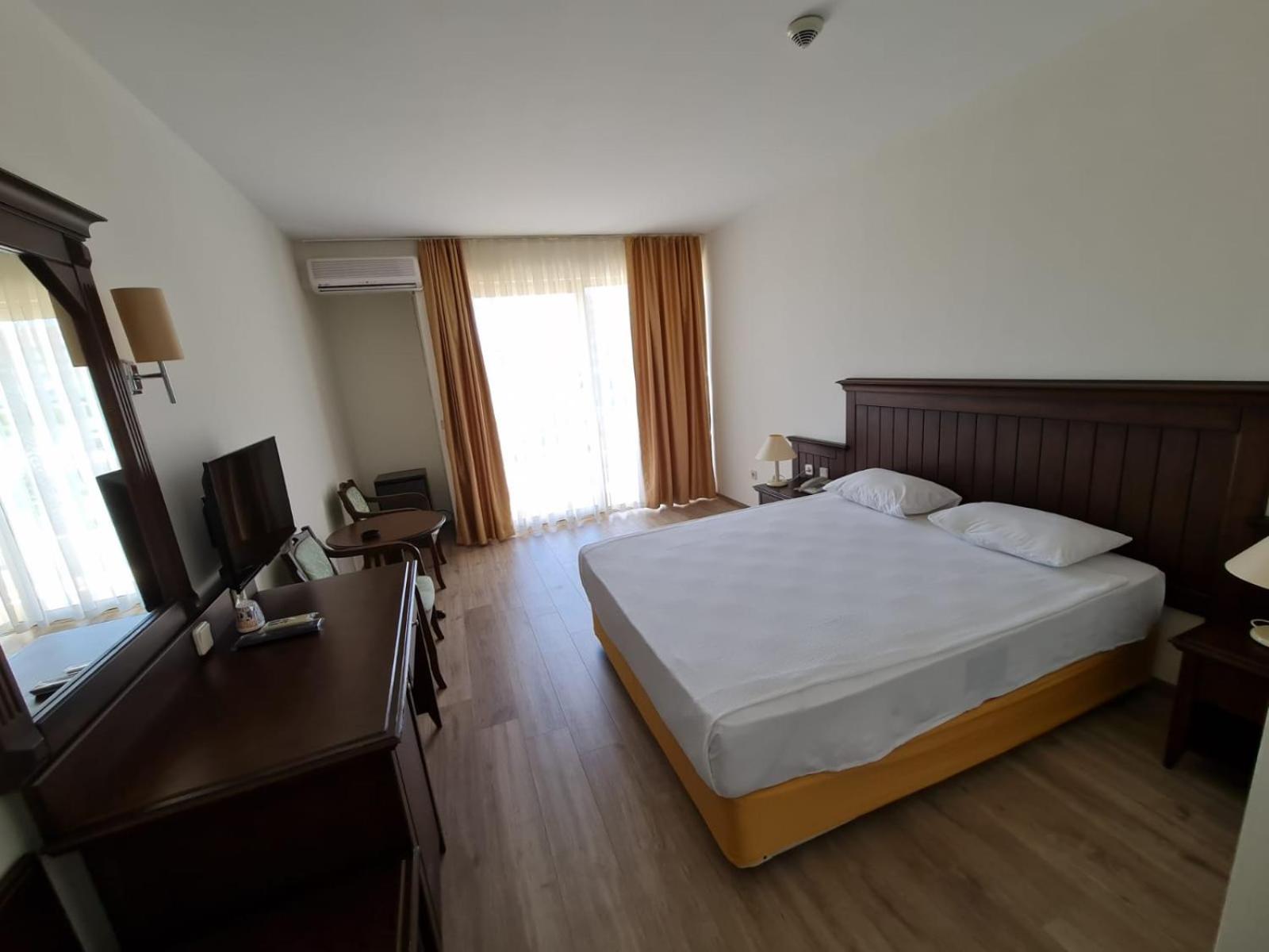 Superior, Double Bed, Palm Dor 2/10