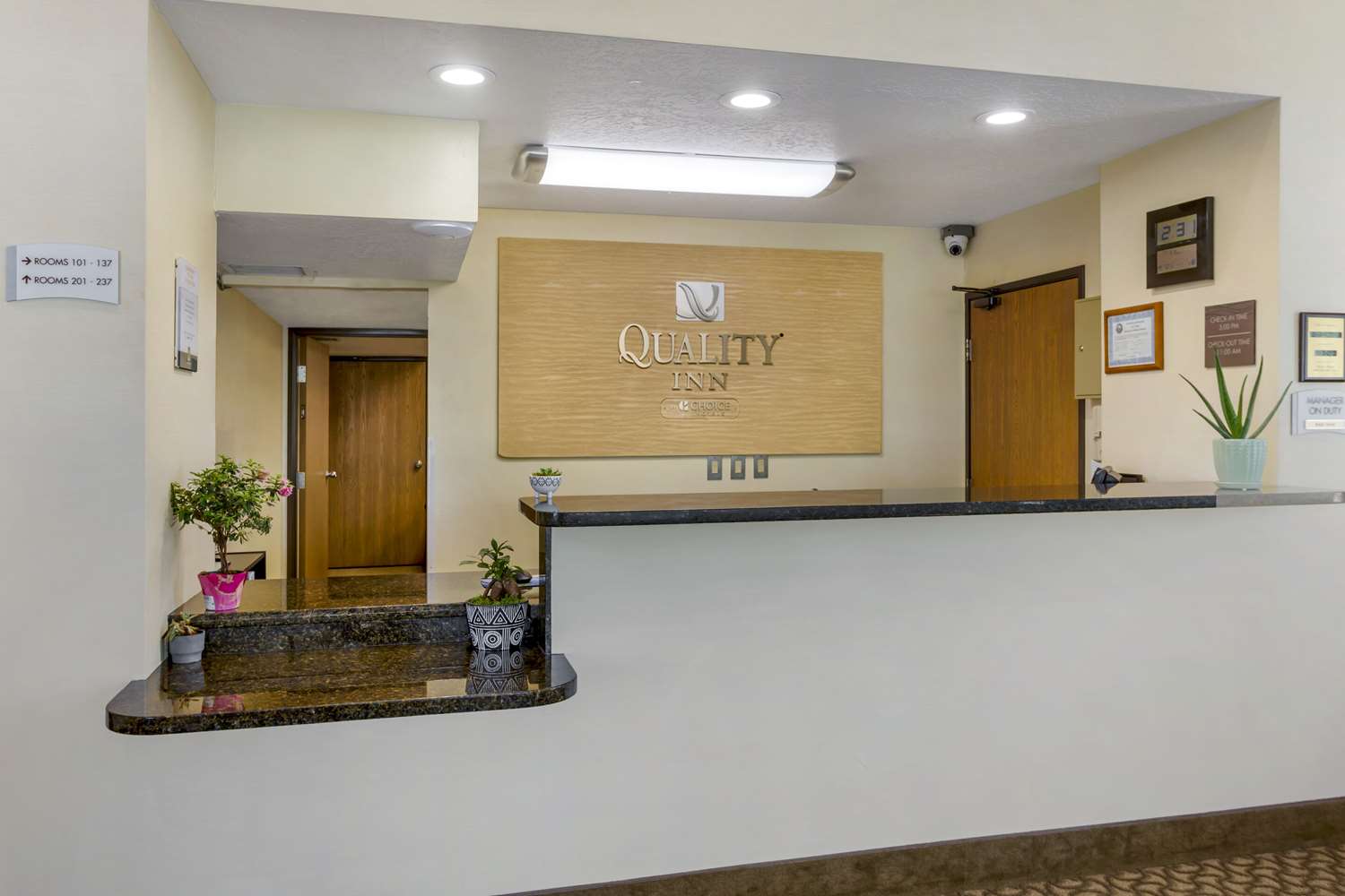 Quality Inn Logan near University 14/24