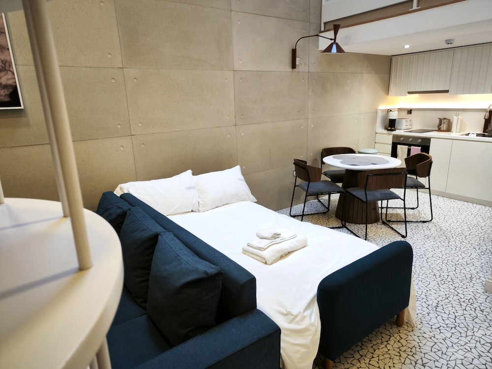 Trueman Court Luxury Serviced Apartments 40/55