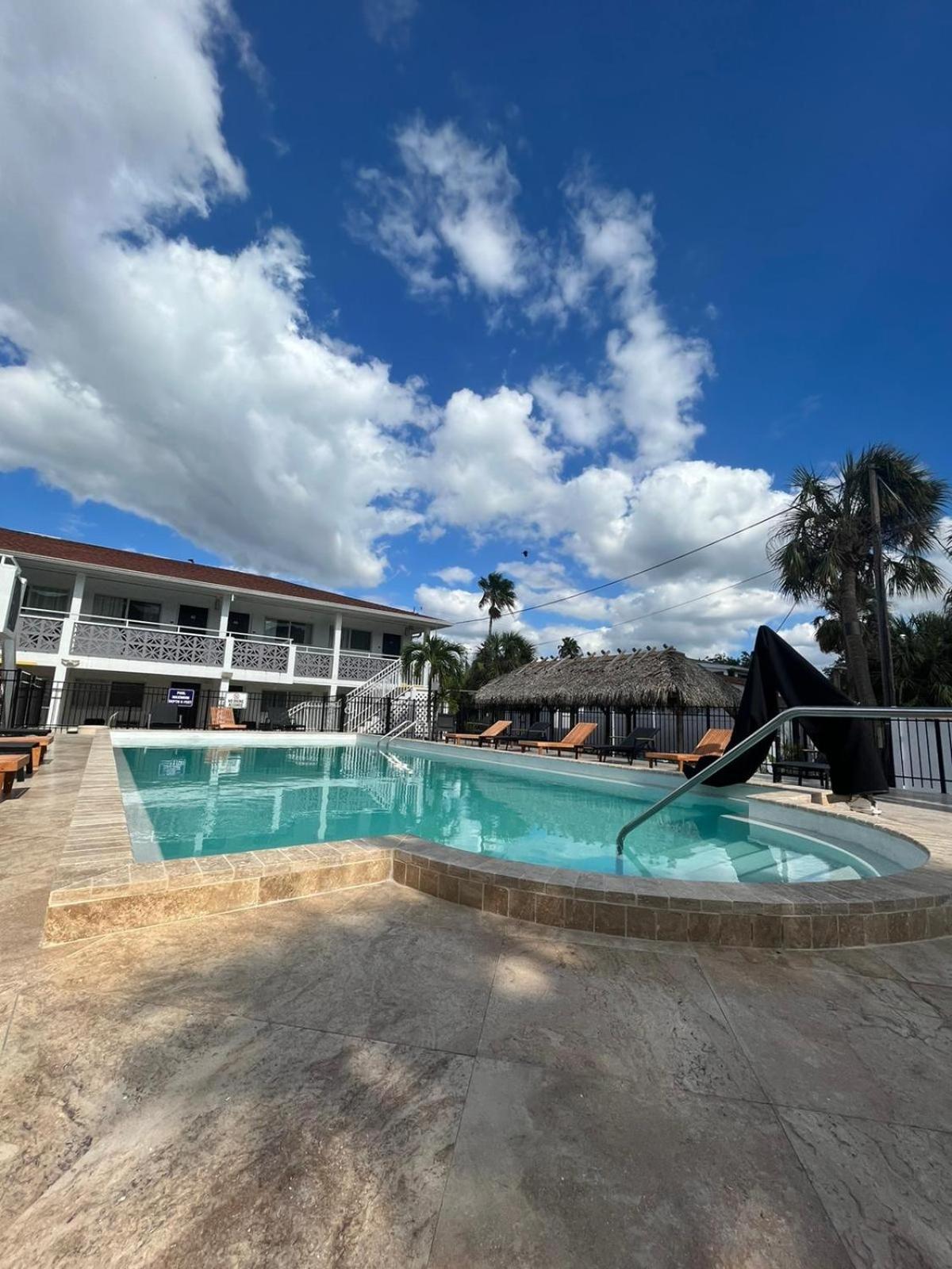 Holiday Isles Resort 21/25
