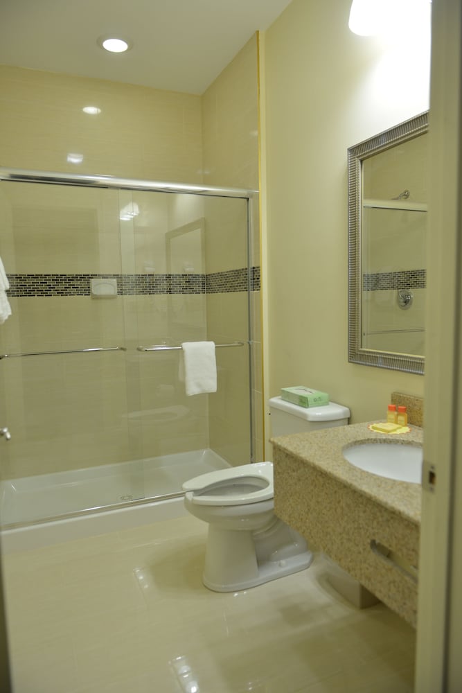 Whitney Inn & Suites 31/34