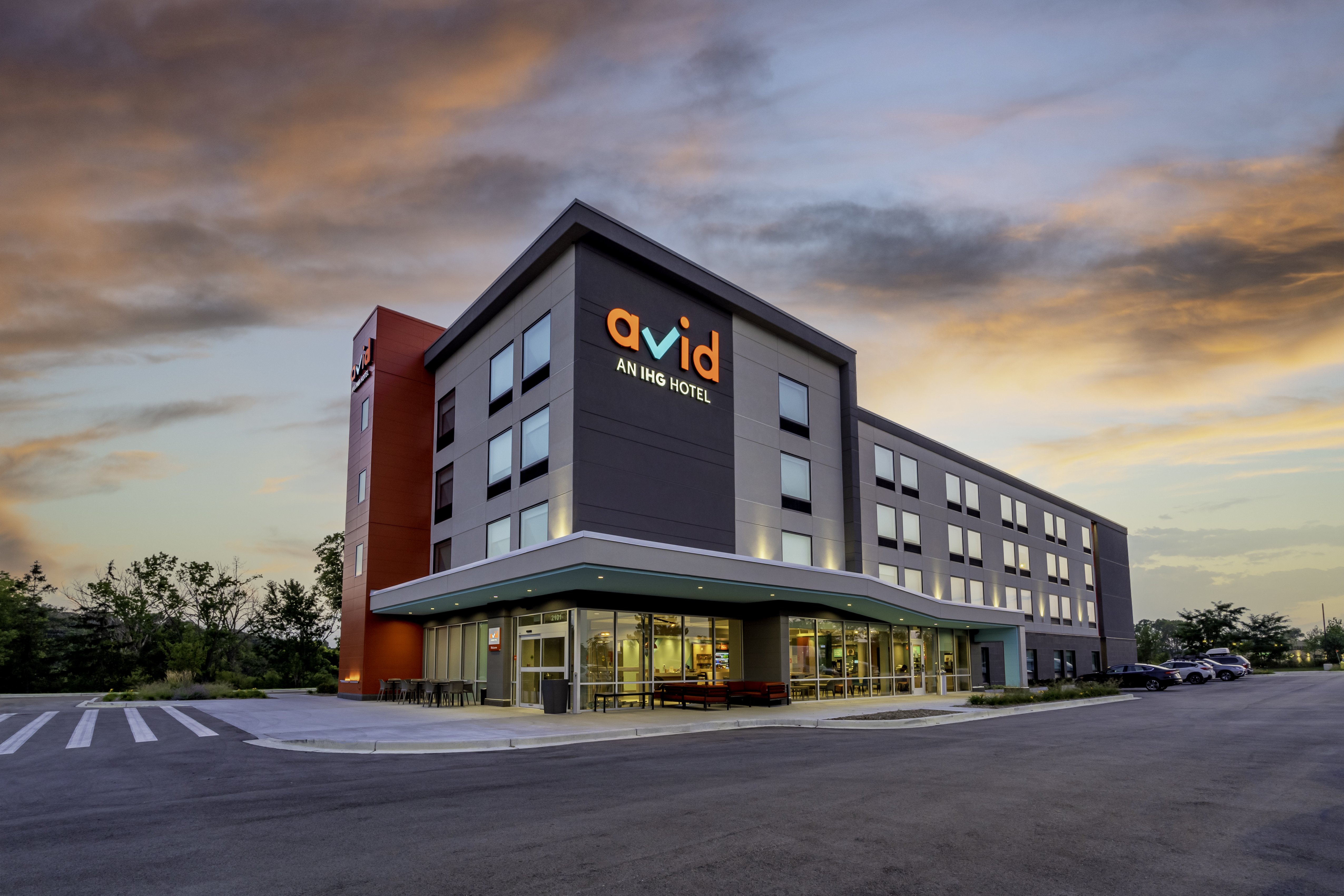avid hotels Milwaukee West - Waukesha 1/37