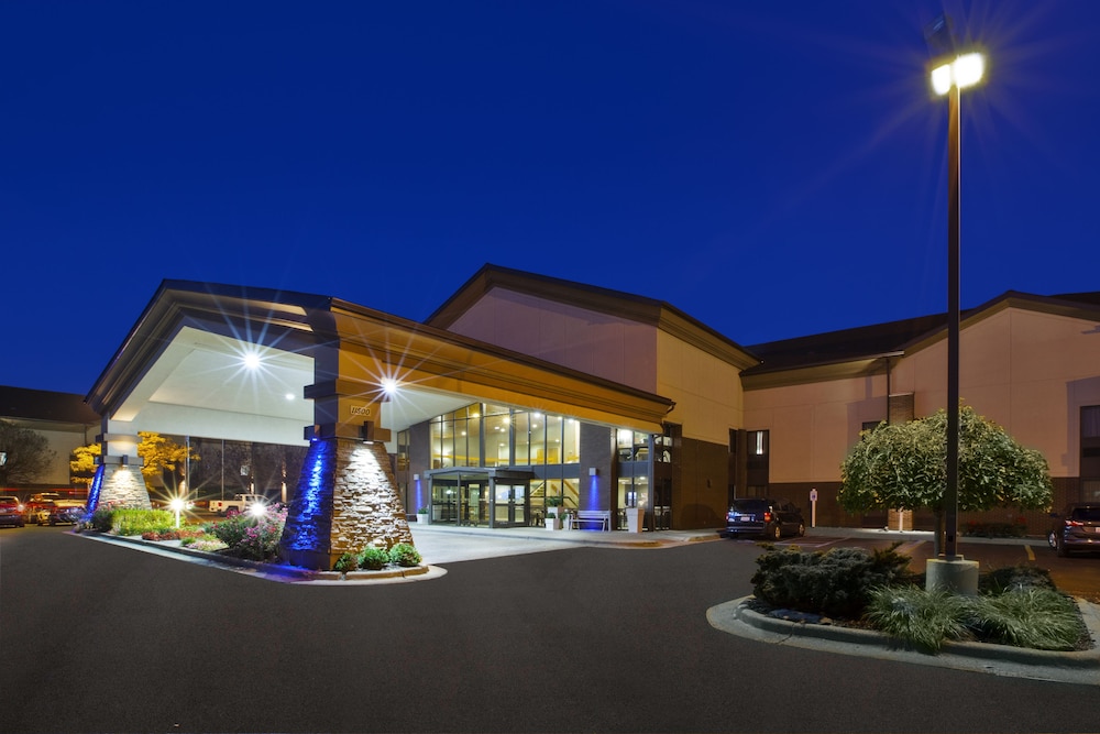 Holiday Inn Express Detroit-Warren (Gm Tech Ctr), an IHG Hotel 1/56