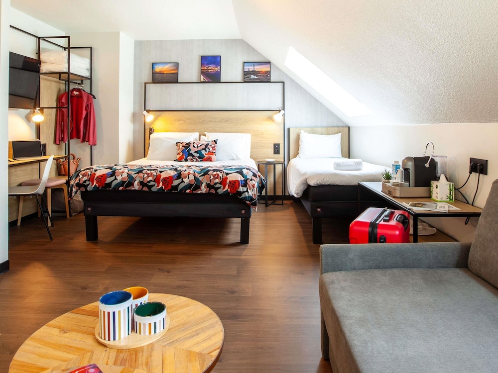 IBIS CHERBOURG LA GLACERIE 49/77