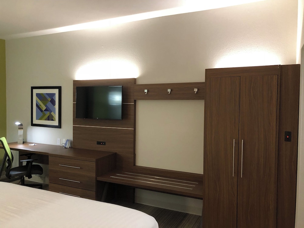 غرفة قياسية بسريرين كوين، HOLIDAY INN EXPRESS PINEVILLE-ALEXANDRIA AREA 4/6