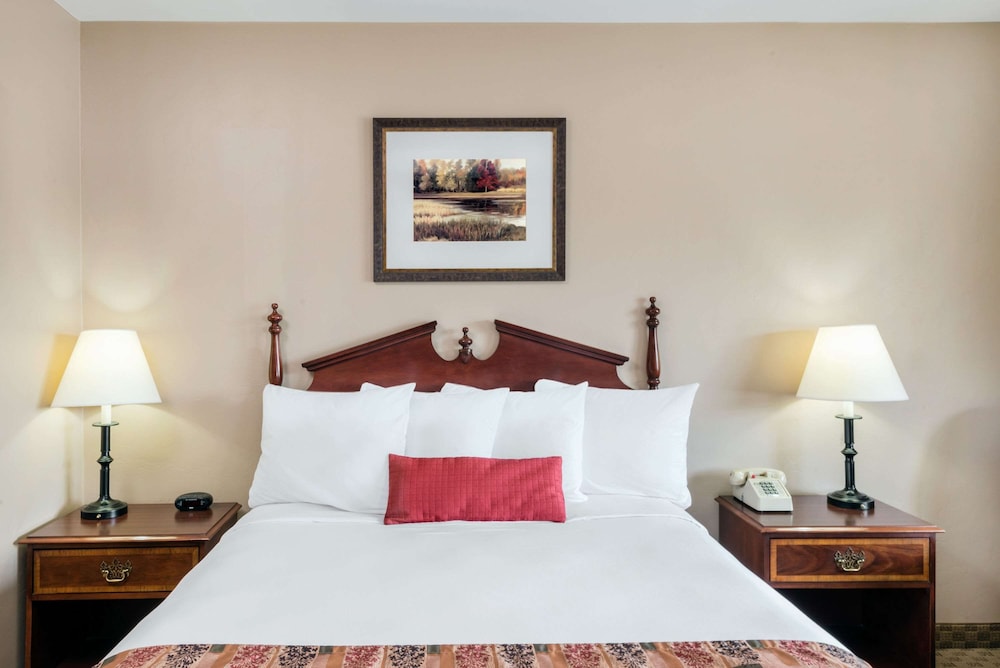 Days Inn by Wyndham Show Low 11/36