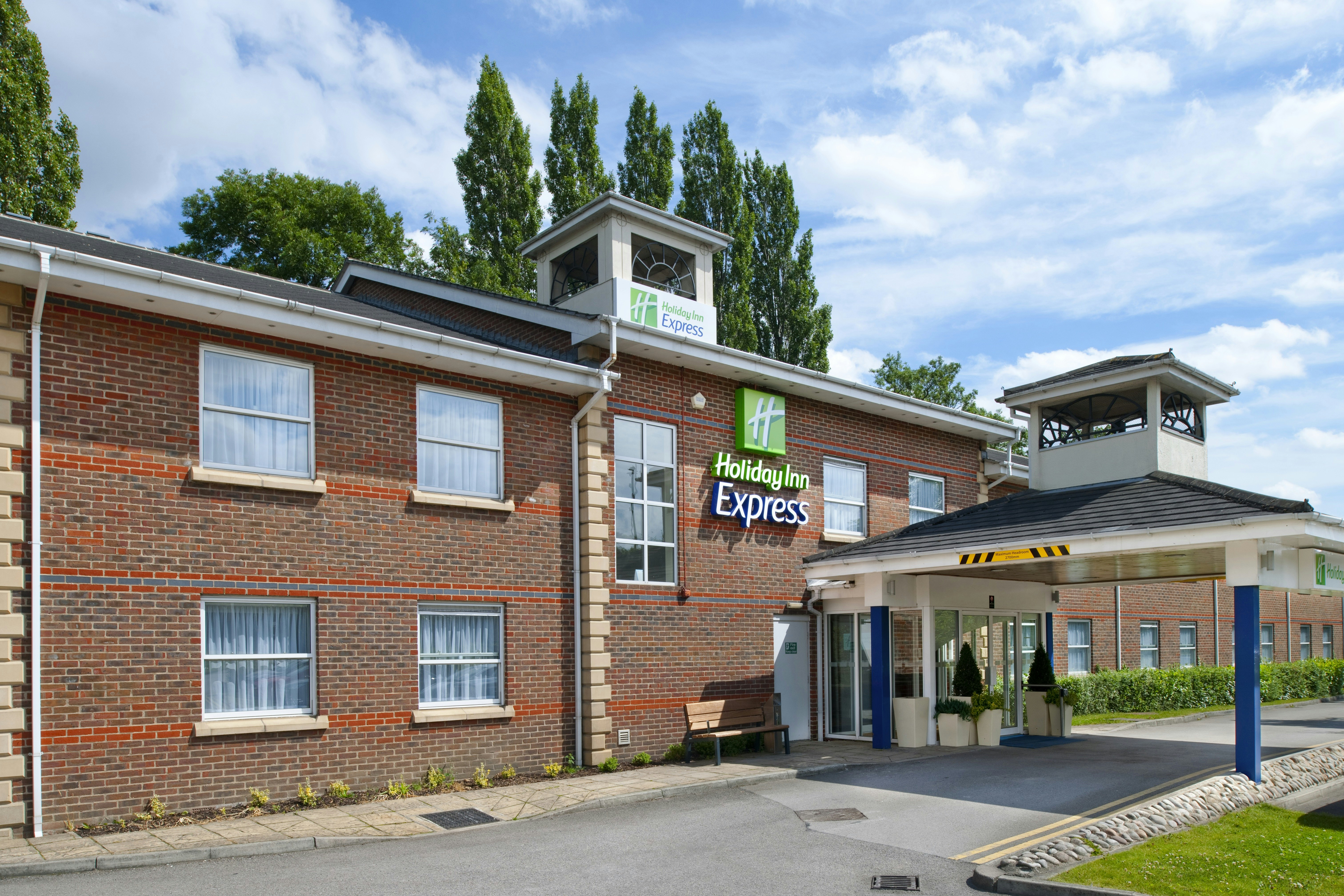 Holiday Inn Express Leeds East 25/32