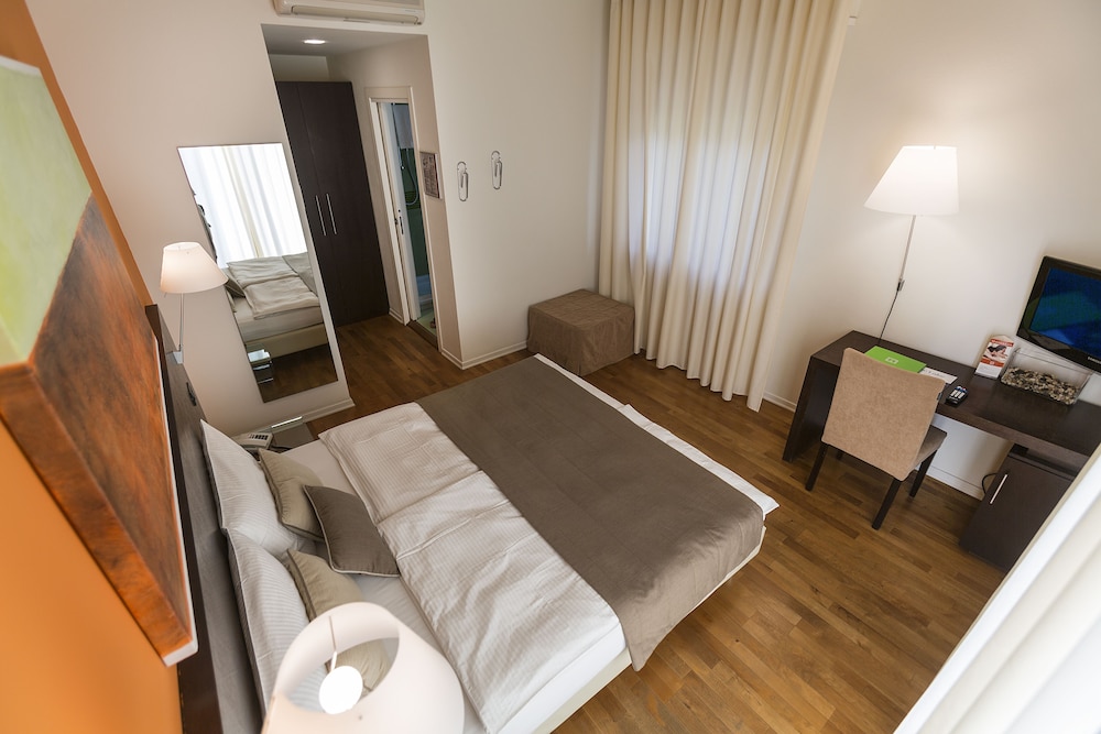 Hotel Meridiana 26/76