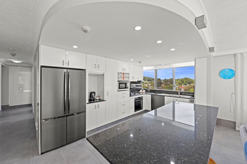Burleigh Beach Tower 19/49