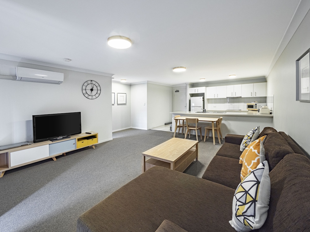 Parkview Apartments 24/45