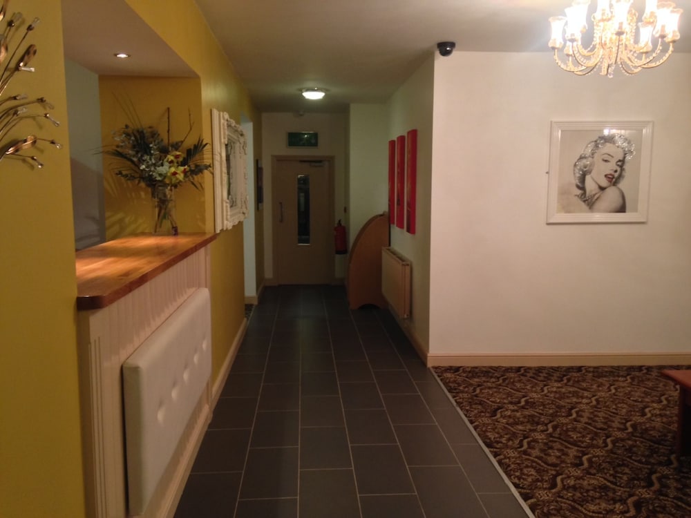 Strawberry Bank Hotel, NEC 4/47