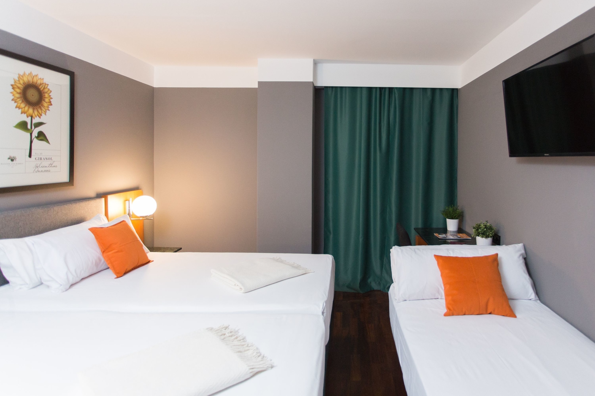 ROOM, TRIPLE