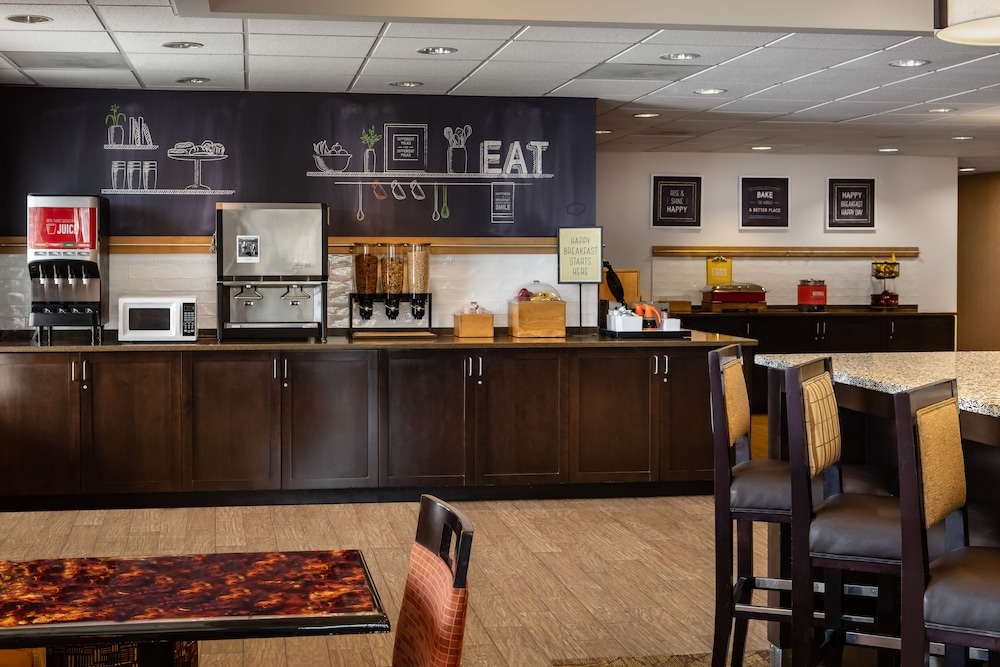 Hampton Inn Kansas City/Shawnee Mission 23/34