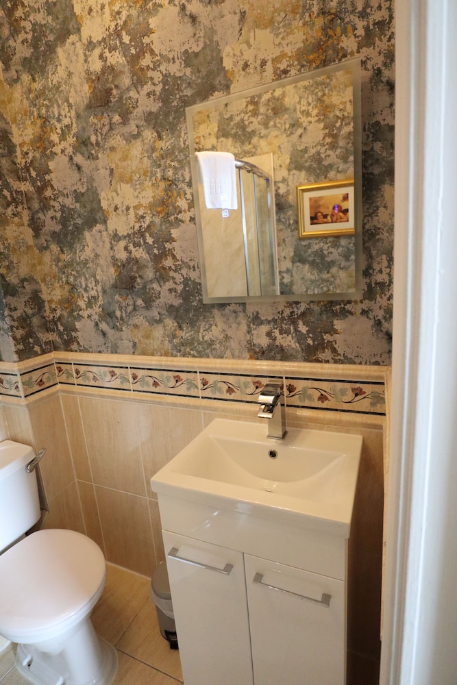 Alltavona Guest House 41/47