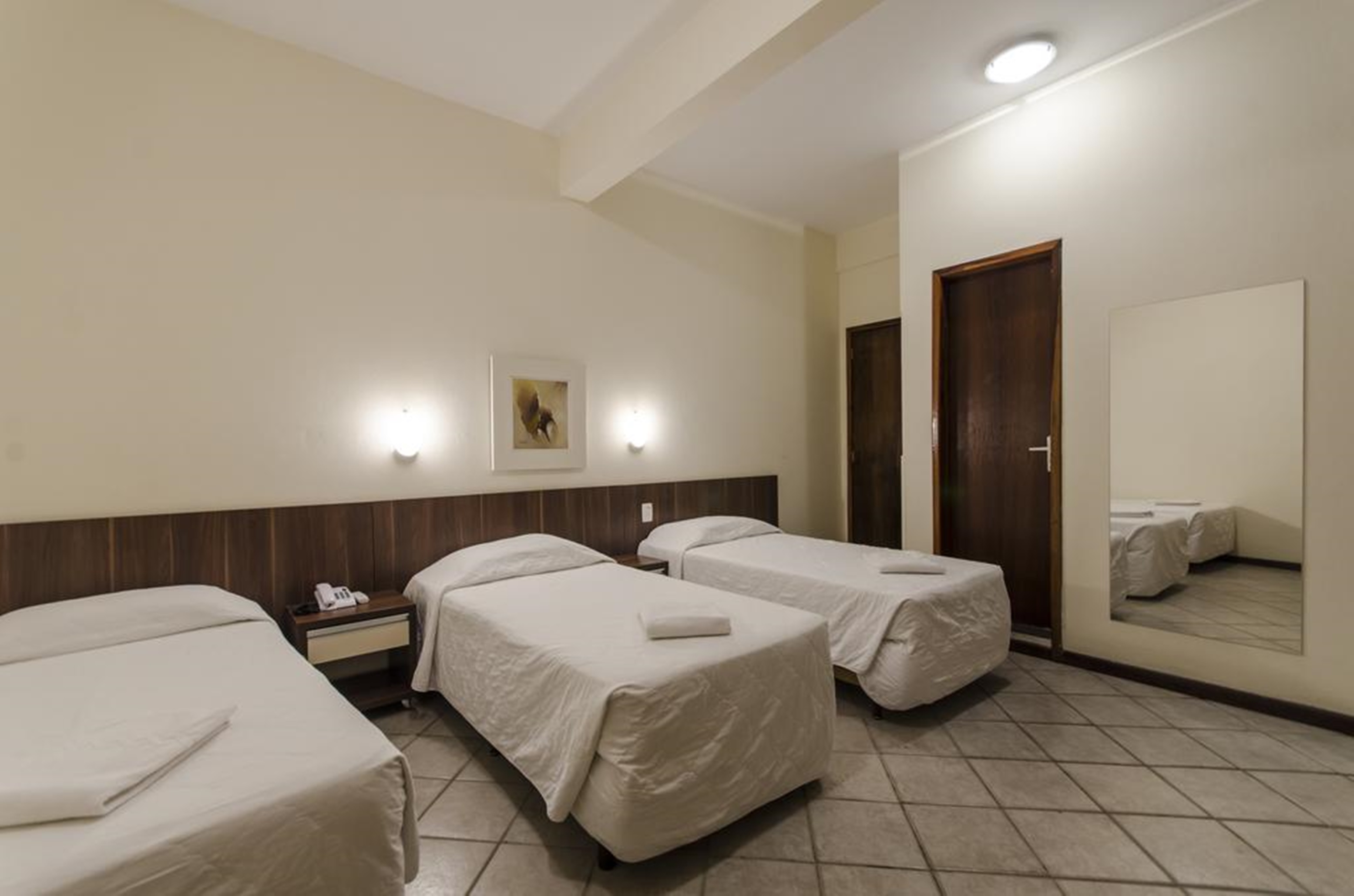Room, Quadruple