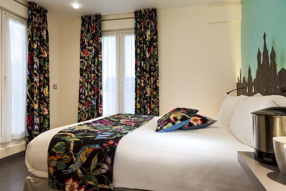 Aurore Hotel 25/32